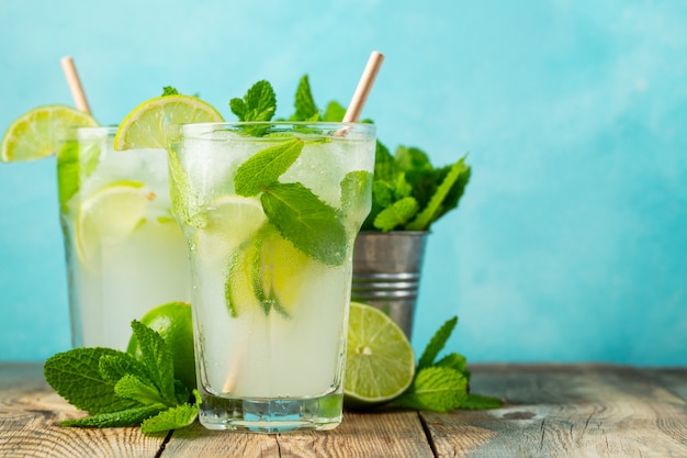 Dois mojito caseiro coquetel com limão