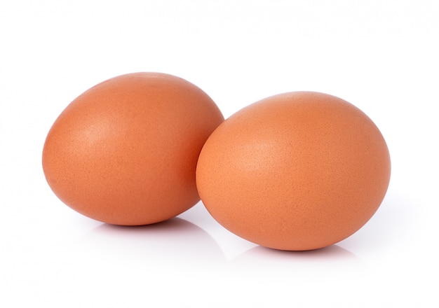 Foto dois ovos isolados no espaço em branco