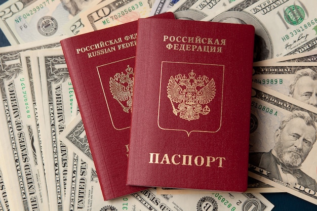 Dois passaportes russos em dólares