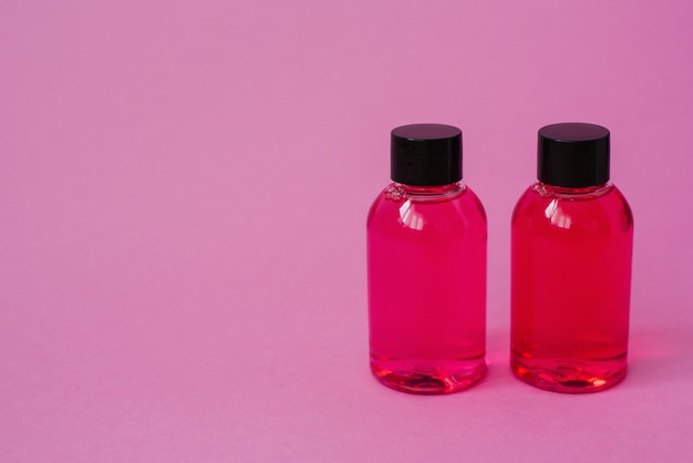 Dois rosa para cosméticos para o corpo, rosto ou cabelo