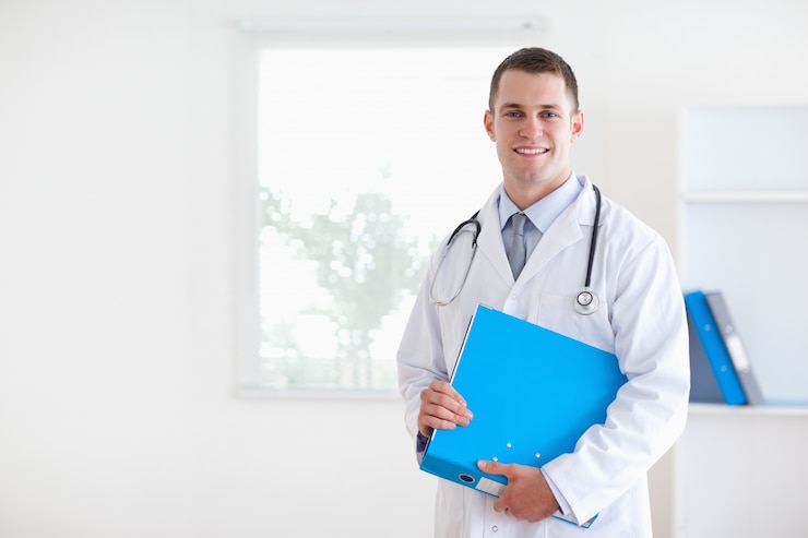Foto doktor mit ordner
