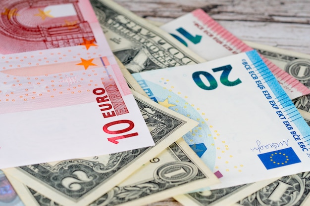 Dollar und Euro Banknoten Hintergrund