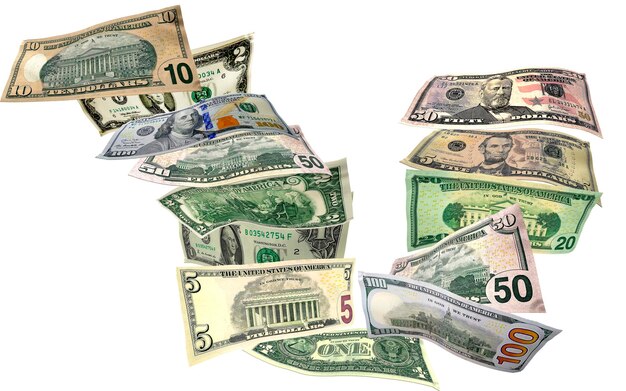 Dollarscheine verschiedener Stückelungen der US-Bank fließen wie ein Fluss fliegendes Geld