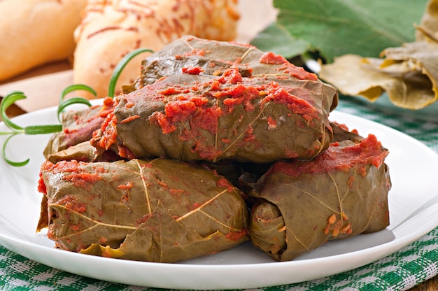 Dolma, folhas de uva recheadas, cozinha turca e grega