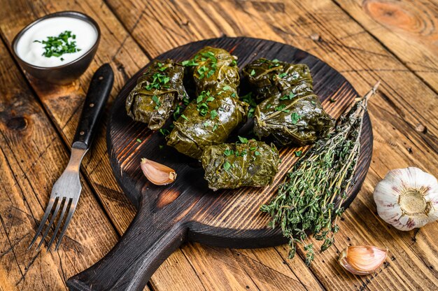 Dolma georgiano tradicional em folhas de videira