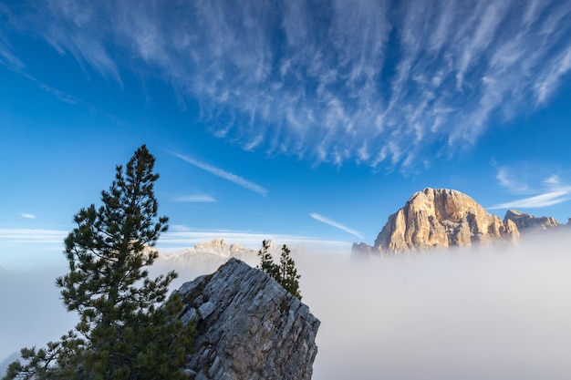 Dolomitas: amanecer en Cinqui Torri