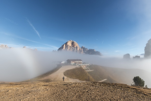 Dolomitas: amanecer en Cinqui Torri