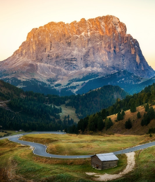 Foto dolomitas itália paisagem - sassolungo langkofel