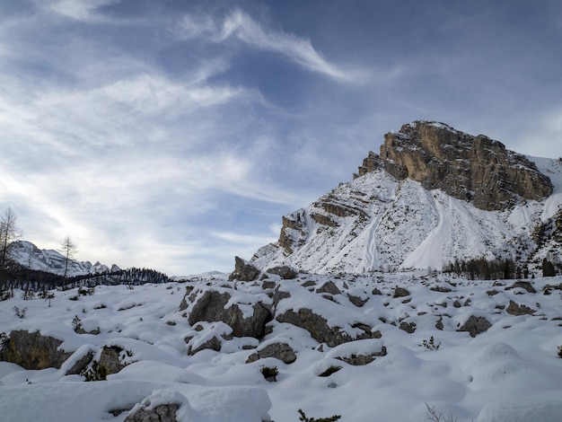 Dolomitas de la montaña Fanes en el panorama de invierno