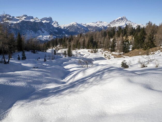 Dolomitas nieve panorama val badia armentara