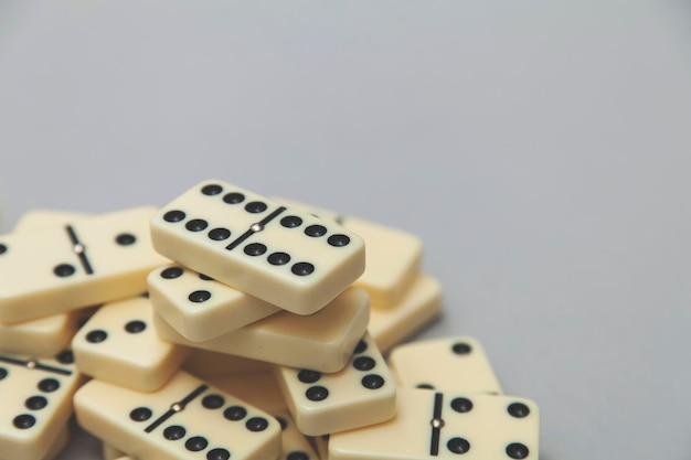 Foto domino-hintergrund business-strategie-konzept