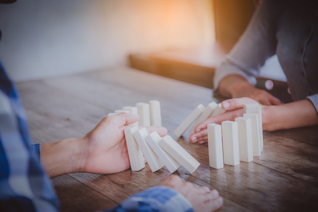 Domino, Organización, Riesgo.