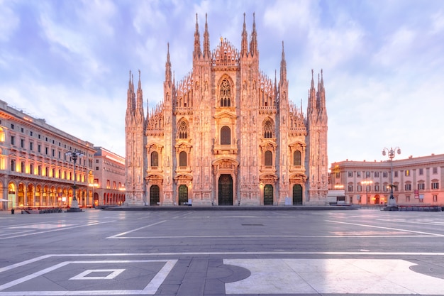 Foto domplatz mit mailänder kathedrale in italien