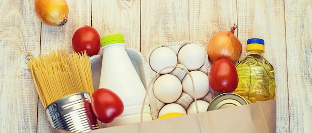 Donación y comida a domicilio. Enfoque selectivo. naturaleza.