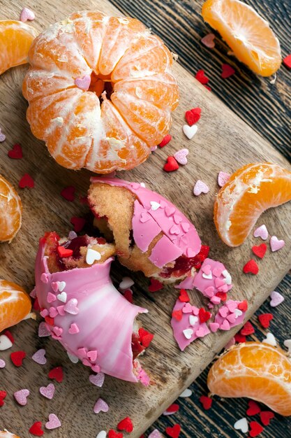 Donas con relleno de bayas y chocolate