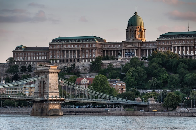 Donau-Budapest-Fluss Parlamentspalast