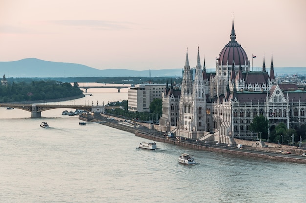 Donau-Budapest-Fluss Parlamentspalast