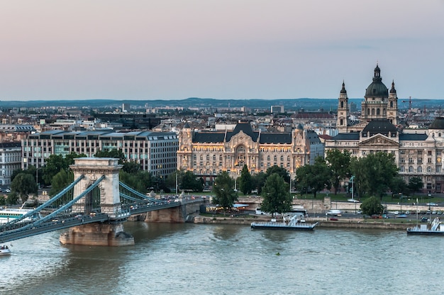 Donau-Budapest-Fluss Parlamentspalast