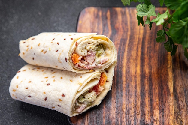doner kebab verduras shawarma comida saludable comida merienda en la mesa espacio de copia fondo de comida