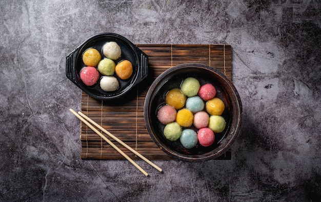 Dong zhi o festival del solsticio de invierno, las albóndigas dulces tangyuan se sirven con sopa