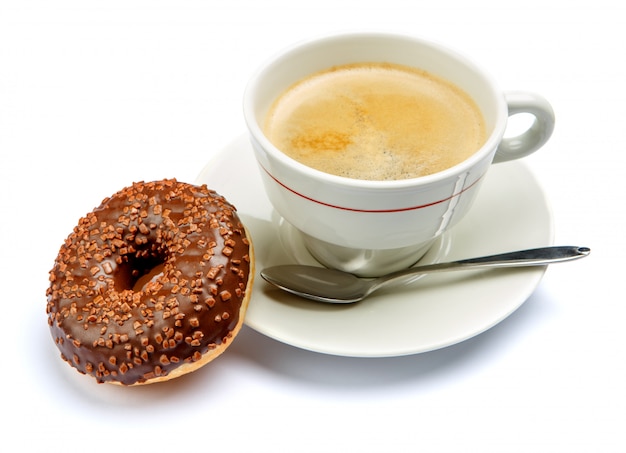 Donut y café aislado en blanco