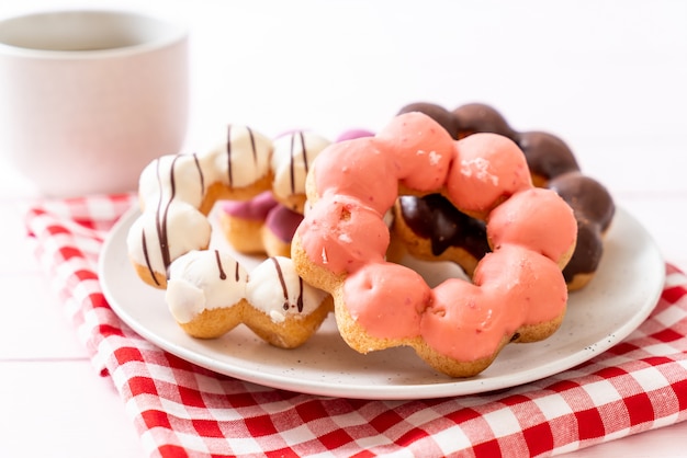 donut con café negro