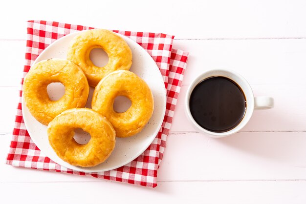 donut con café negro