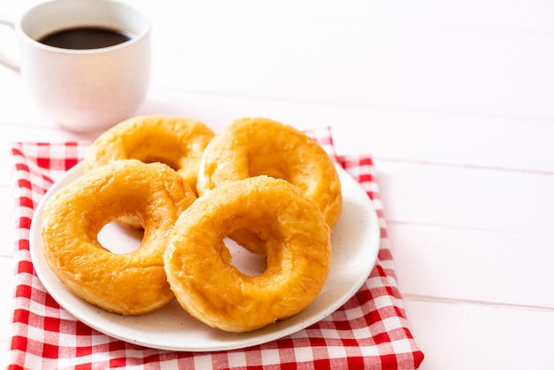 donut con café negro