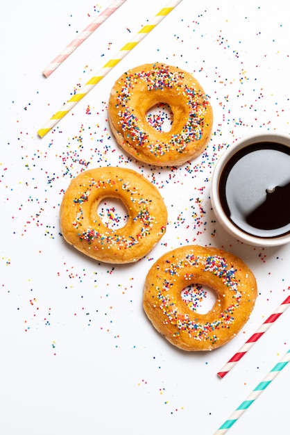 Donut con chispitas de colores