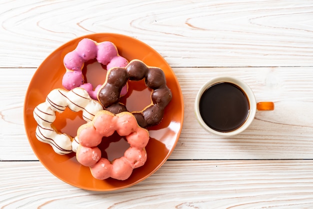 donut com café preto