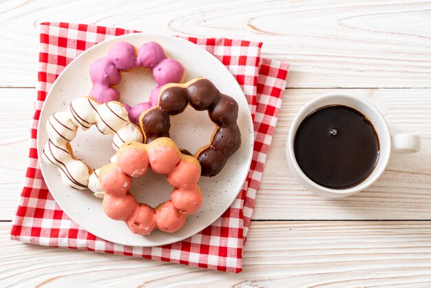 donut com café preto