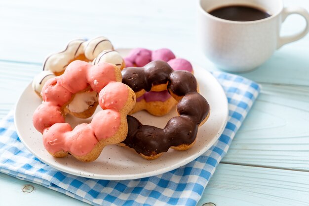 donut com café preto