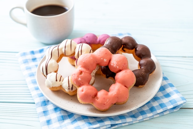 donut com café preto