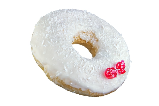 Foto donut isolado com lascas de coco, frutas vermelhas e glacê branco em uma pilha. fotografado por empilhamento.