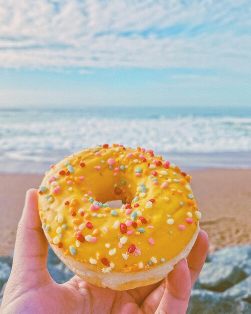 Foto donut y mar