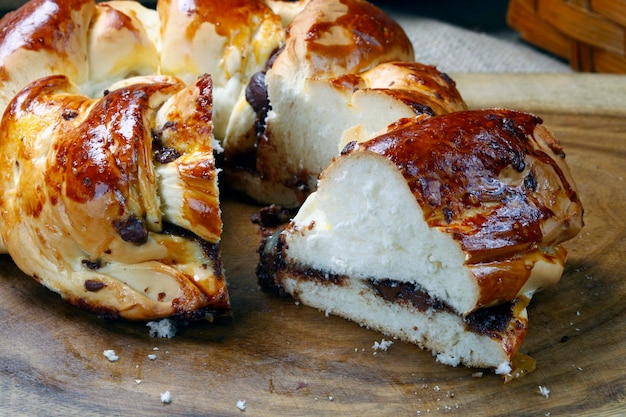 Donut de panadería con pastel y café