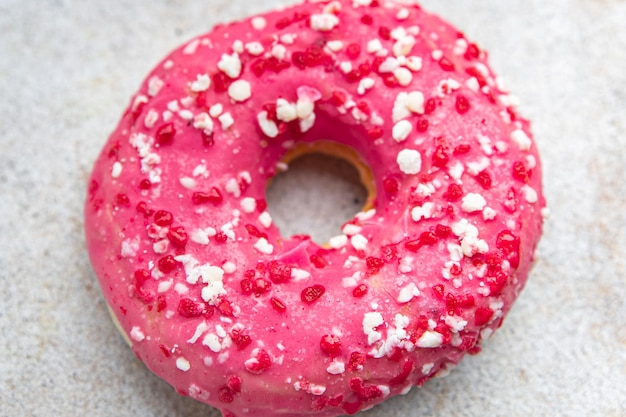 donut rosa glaseado dulce postre porción fresca comida saludable comida dieta merienda en la mesa espacio de copia