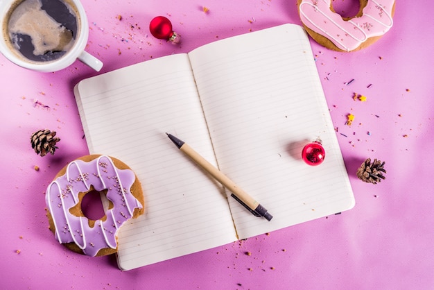 Donut de taza de café y galletas