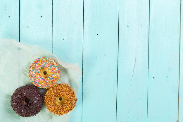 Donuts auf Holz