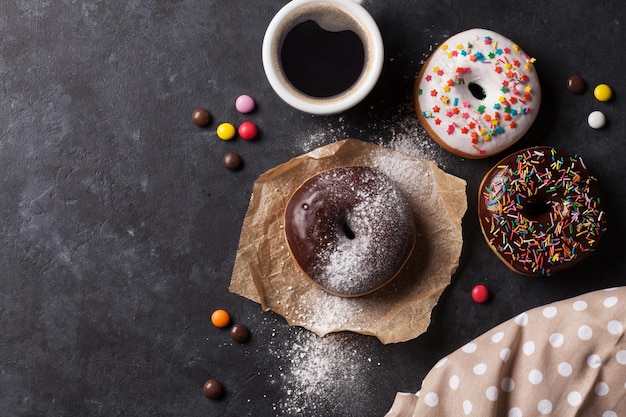 Donuts y café