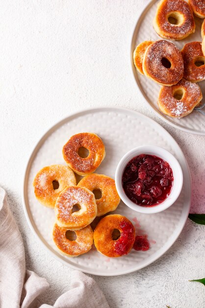 Donuts caseiros com geléia de rosa