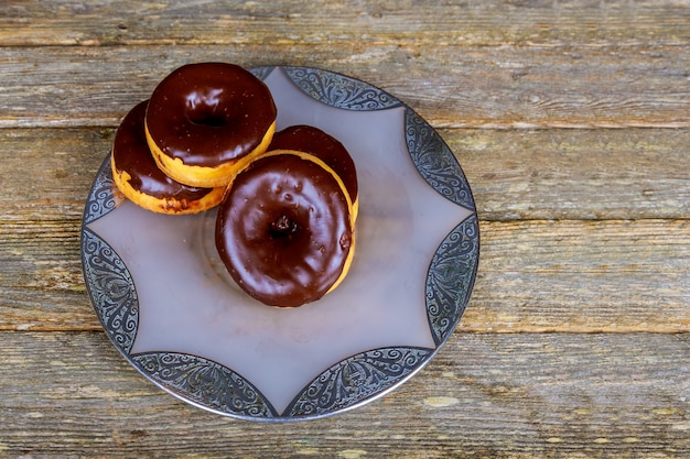 Donuts de abóbora de outono vitrificada caseiro pronto para comer