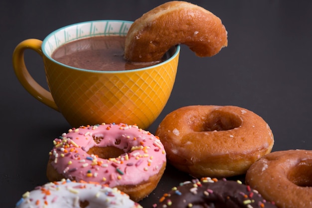 Donuts Donuts gebratener Teig bunter Zuckerguss