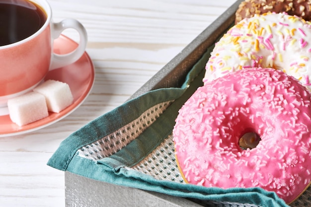 Donuts e xícara de café