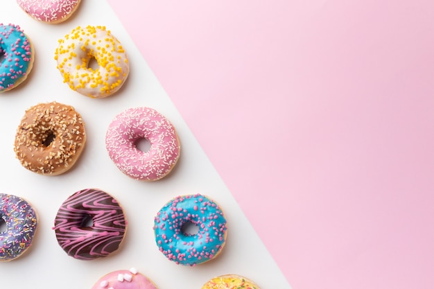 Donuts lindos con espacio de copia