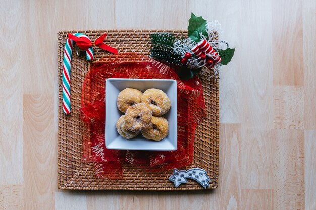 Donuts de Navidad en plato