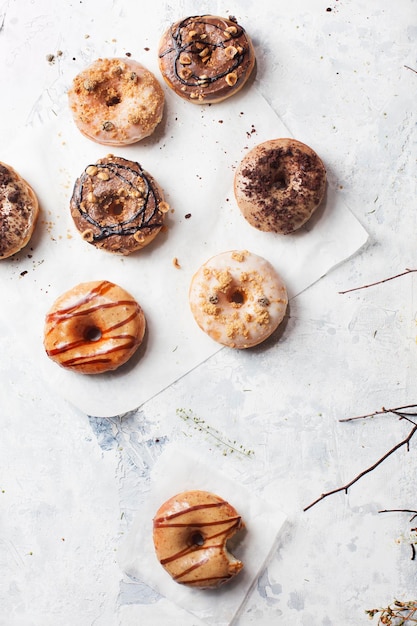 Foto donuts sobre a mesa