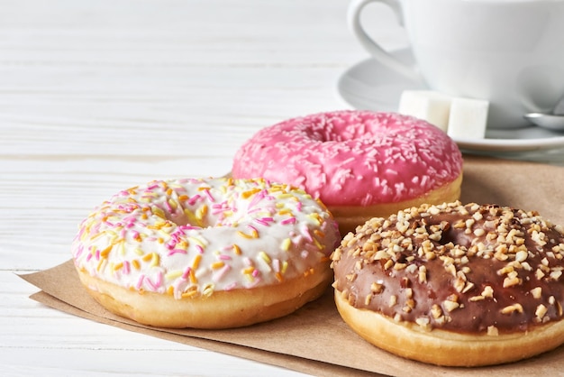 Donuts y taza de té