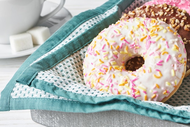 Donuts y taza de té