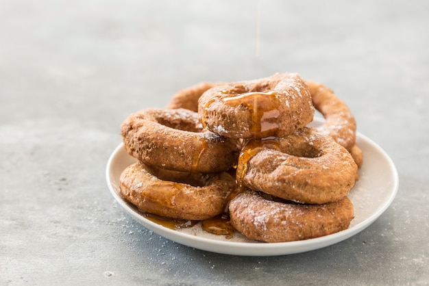 Donuts und Honig handgemacht